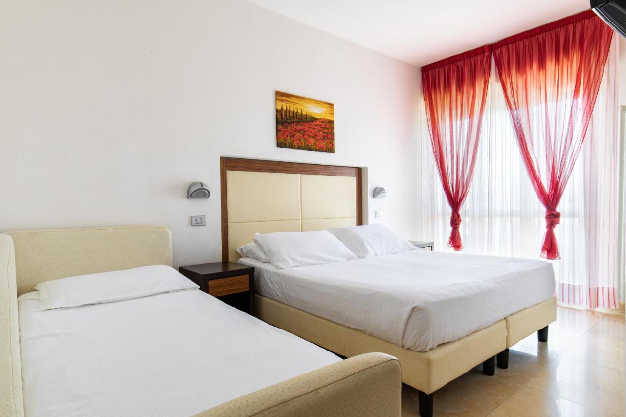 Hotel Palos Rimini Esterno foto