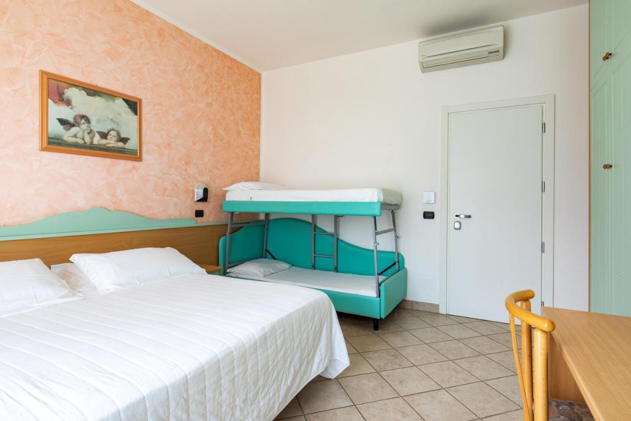 Hotel Palos Rimini Esterno foto