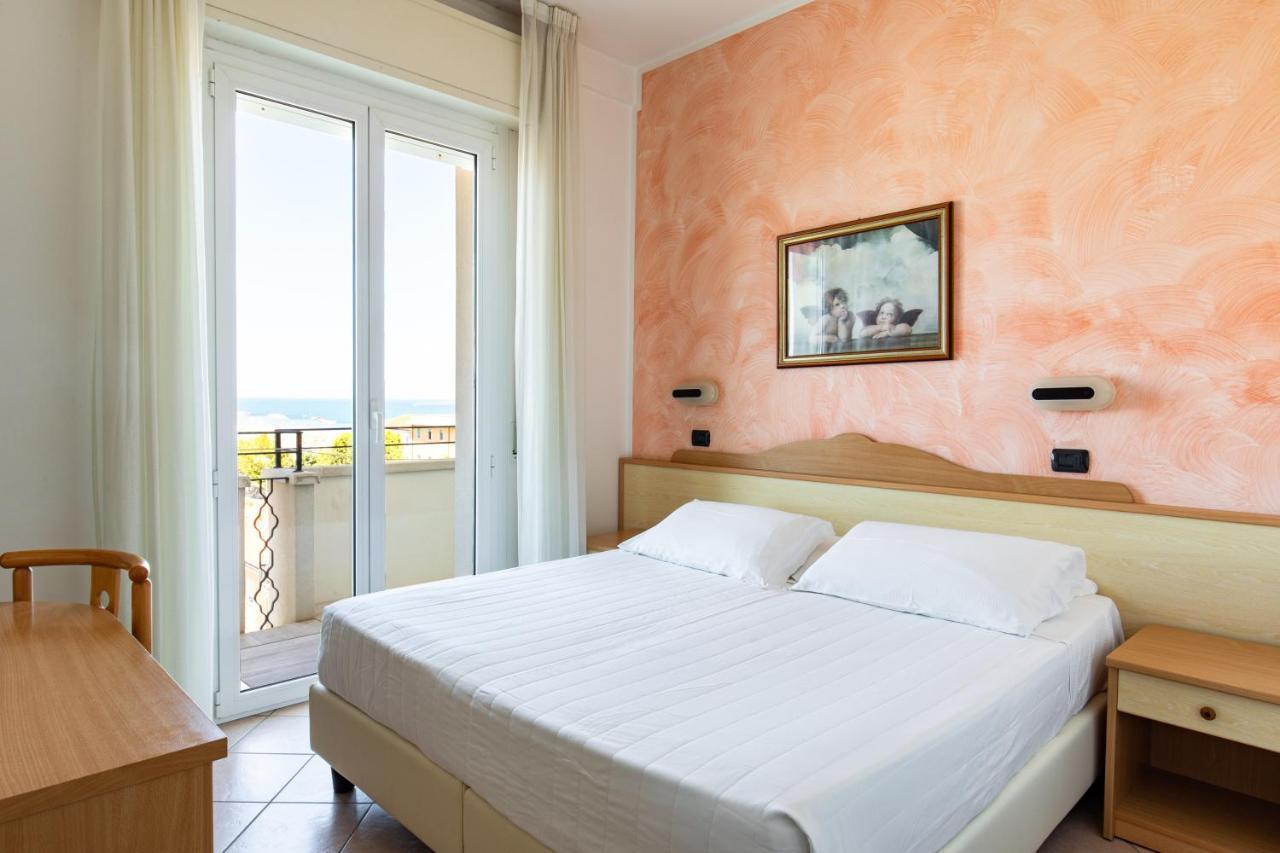 Hotel Palos Rimini Esterno foto
