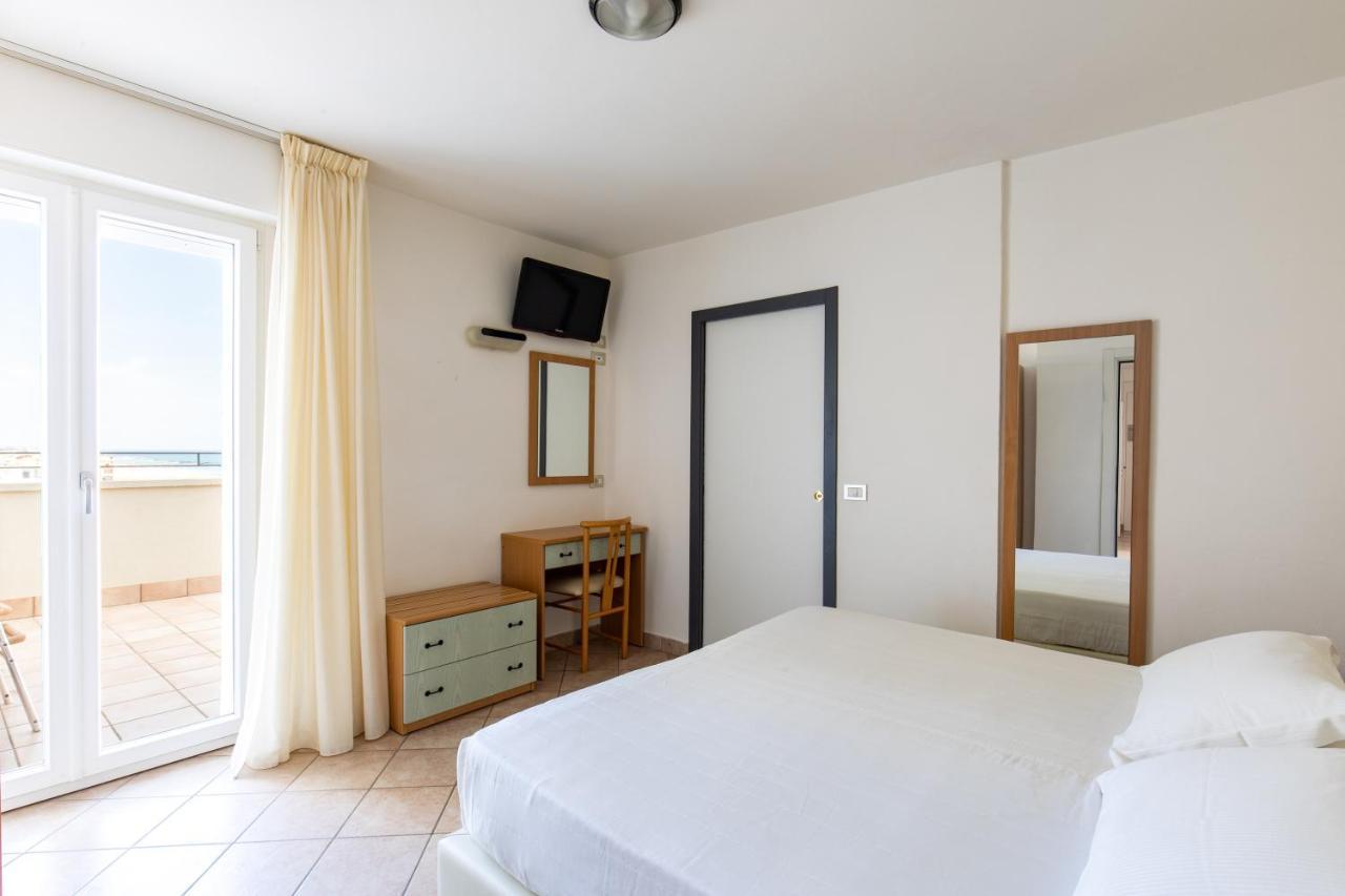 Hotel Palos Rimini Esterno foto