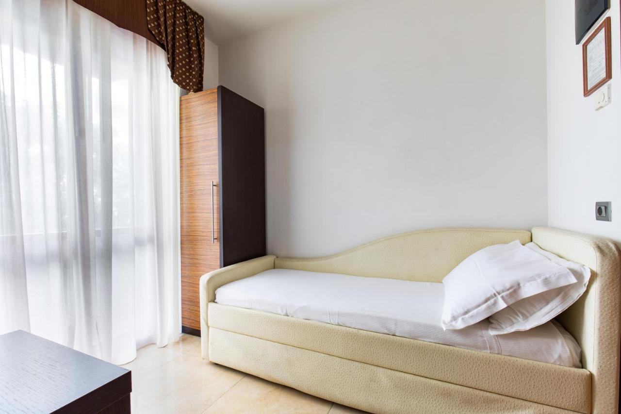Hotel Palos Rimini Esterno foto