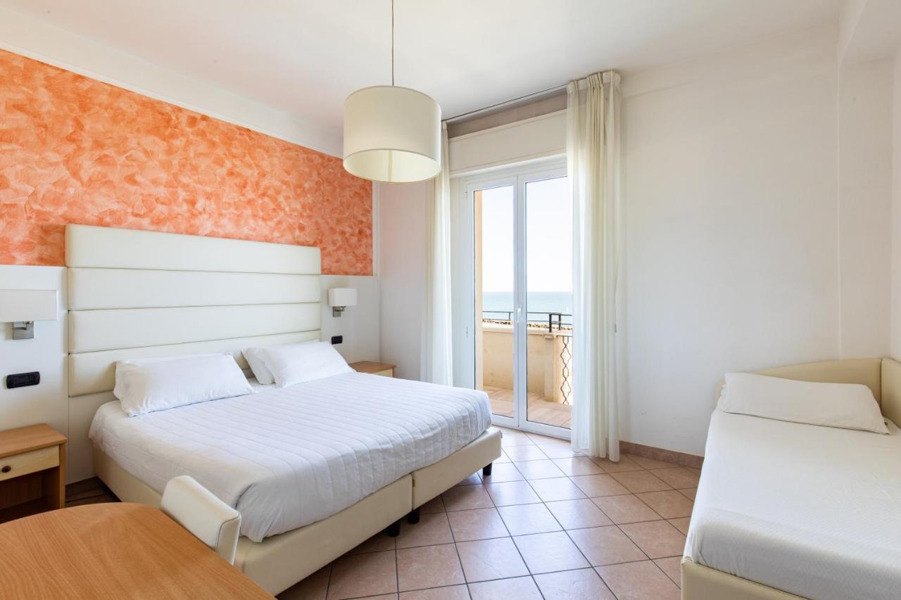 Hotel Palos Rimini Esterno foto