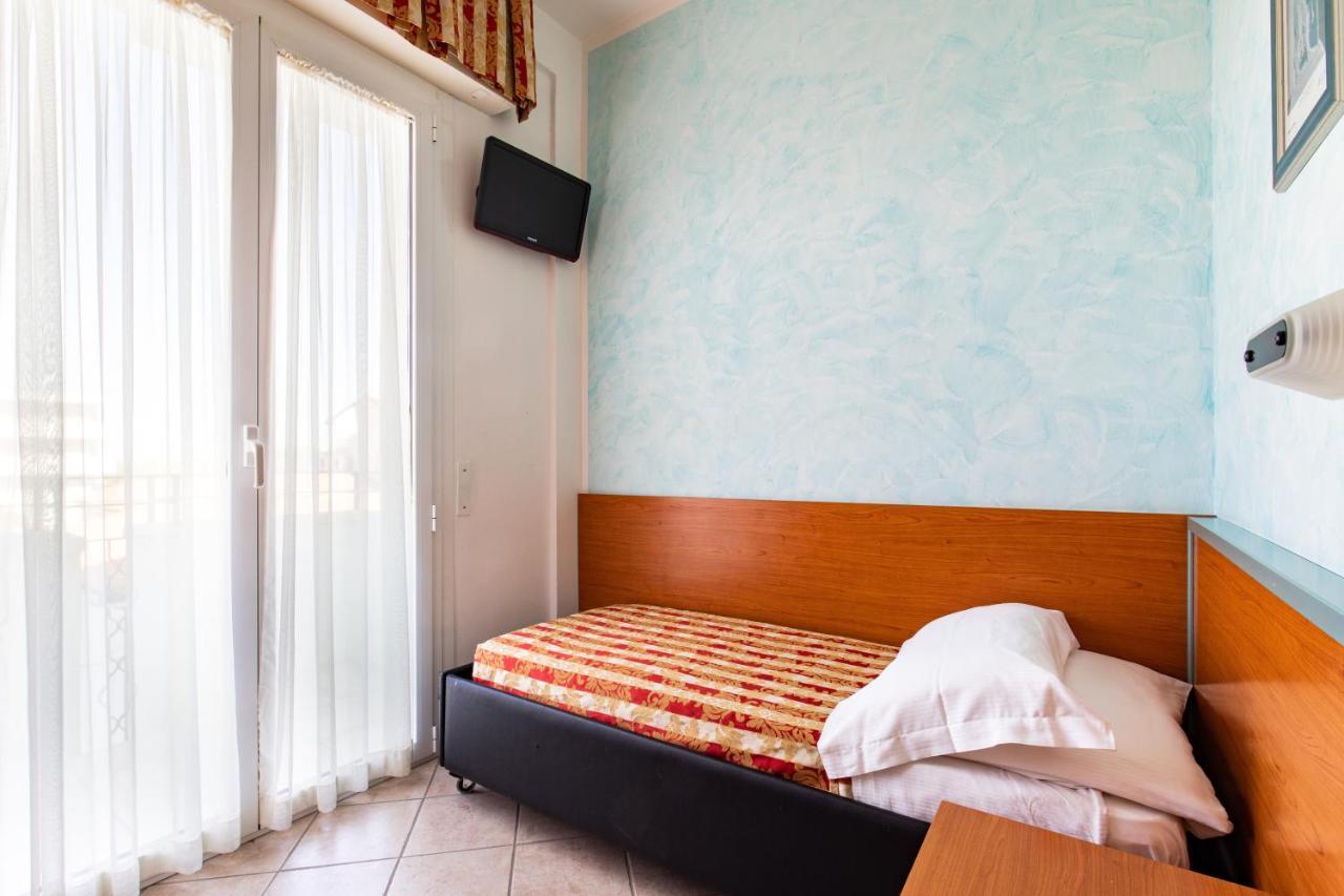 Hotel Palos Rimini Esterno foto