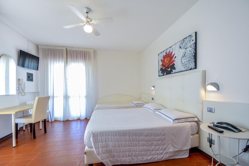 Hotel Palos Rimini Esterno foto